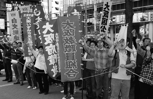 大阪春闘共闘・大阪労連「争議支援総行動」に500人
