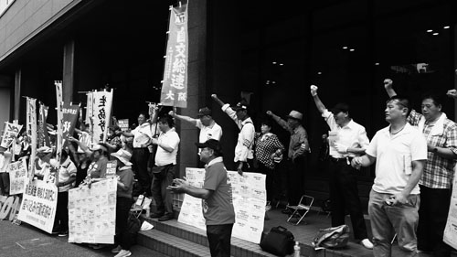 大阪労連「最低賃金引き上げ座り込み行動」